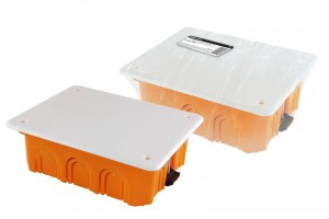 TDM коробка распред.120х92х45мм СУ для полых стен с пласт.лапк., крышка, IP20 (98) SQ1403-1028 (арт. 559108)