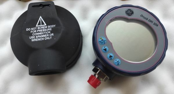 GE Druck DPI 104 Цифровой манометр